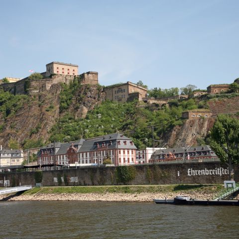 Ehrenbreistein mit Burg Ehrenbreitstein und Schloss Ehrenbreitstein in Koblenz am Mittelrhein