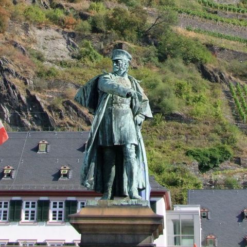 Statue, die den Generalfeldmarschall Gebhard Leberecht von Bl?uuml;cher darstellt - Kaub am Mittelrhein