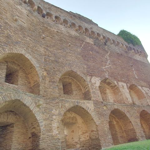 Mauer der Sch?ouml;nburg bei Oberwesel am Mittelrhein