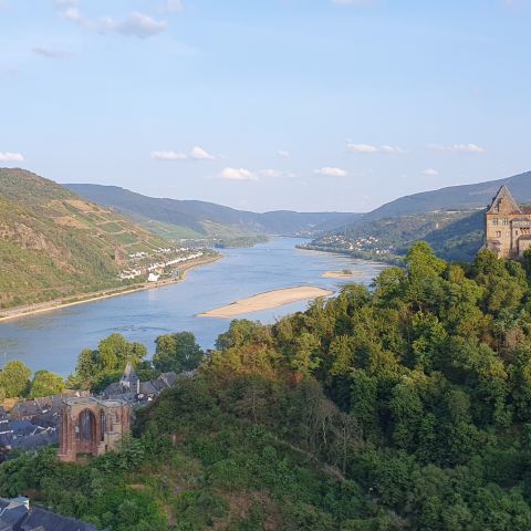 Bacharach mit Burg Stahleck am Mittelrhein