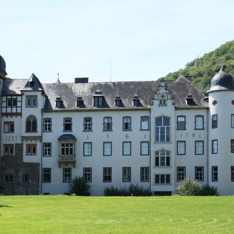 Burg Namedy bei Andernach am Mittelrhein