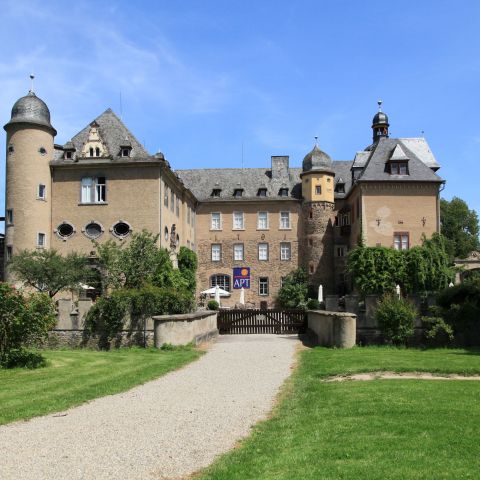 Burg Namedy bei Andernach am Mittelrhein