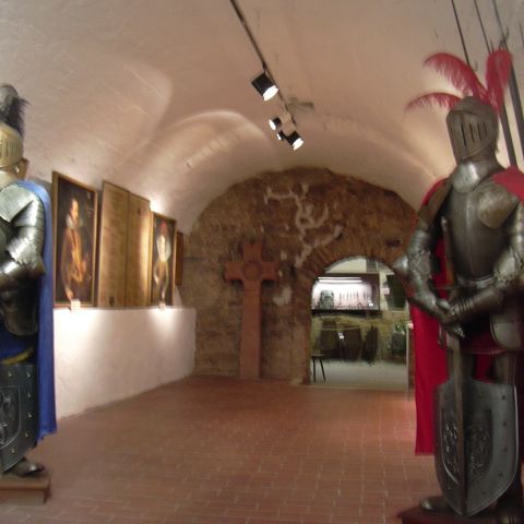 Eingang zum Museum Br?ouml;mserburg in Rüdesheim am Mittelrhein