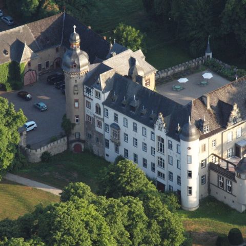 Burg Namedy bei Andernach am Mittelrhein