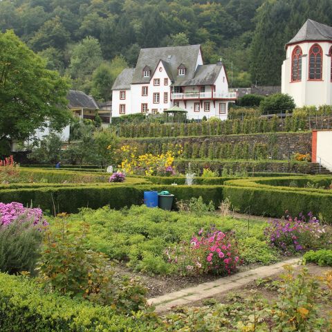 Barock gestalteter Propsteigarten aus dem fr?uuml;hen 18. Jahrhundert, heute Teil der Route der Welterbegärten. Boppard-Hirzenach.