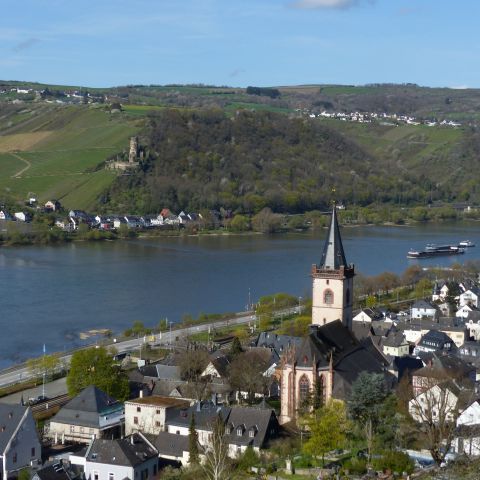 Lorch with St. Martin. In the background Rheindiebach with F?uuml;rstenberg Castle.