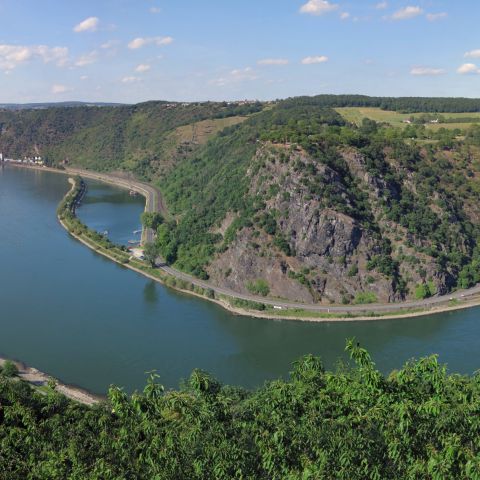 Blick von Maria Ruh in das Mittelrheintal mit Loreley, Loreleyhafen, St. Goar An der Loreley und Mittelrhein, im Hintergrund St. Goarshausen