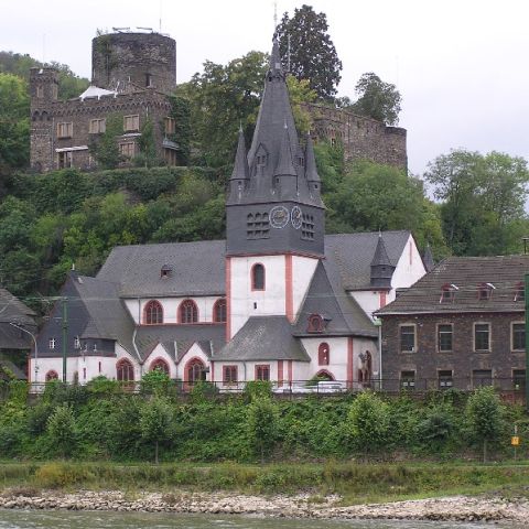 Heimburg with church in Niederheimbach on the Middle Rhine