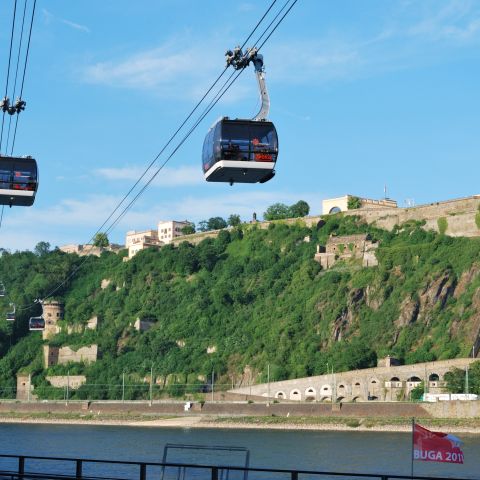 Koblenzer Seilbahn mit Festung Ehrenbreitstein am Mittelrhein