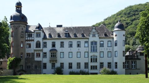 Burg Namedy bei Andernach am Mittelrhein
