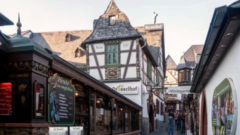 Drosselhof in der Drosselgasse in R?uuml;desheim am Mittelrhein