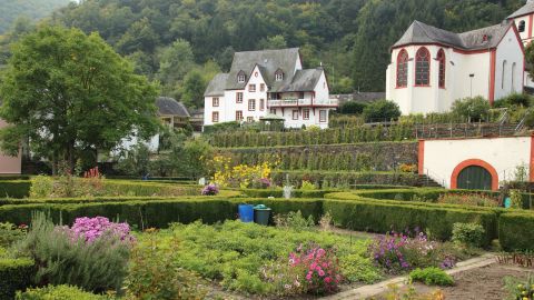 Barock gestalteter Propsteigarten aus dem fr?uuml;hen 18. Jahrhundert, heute Teil der Route der Welterbegärten. Boppard-Hirzenach.